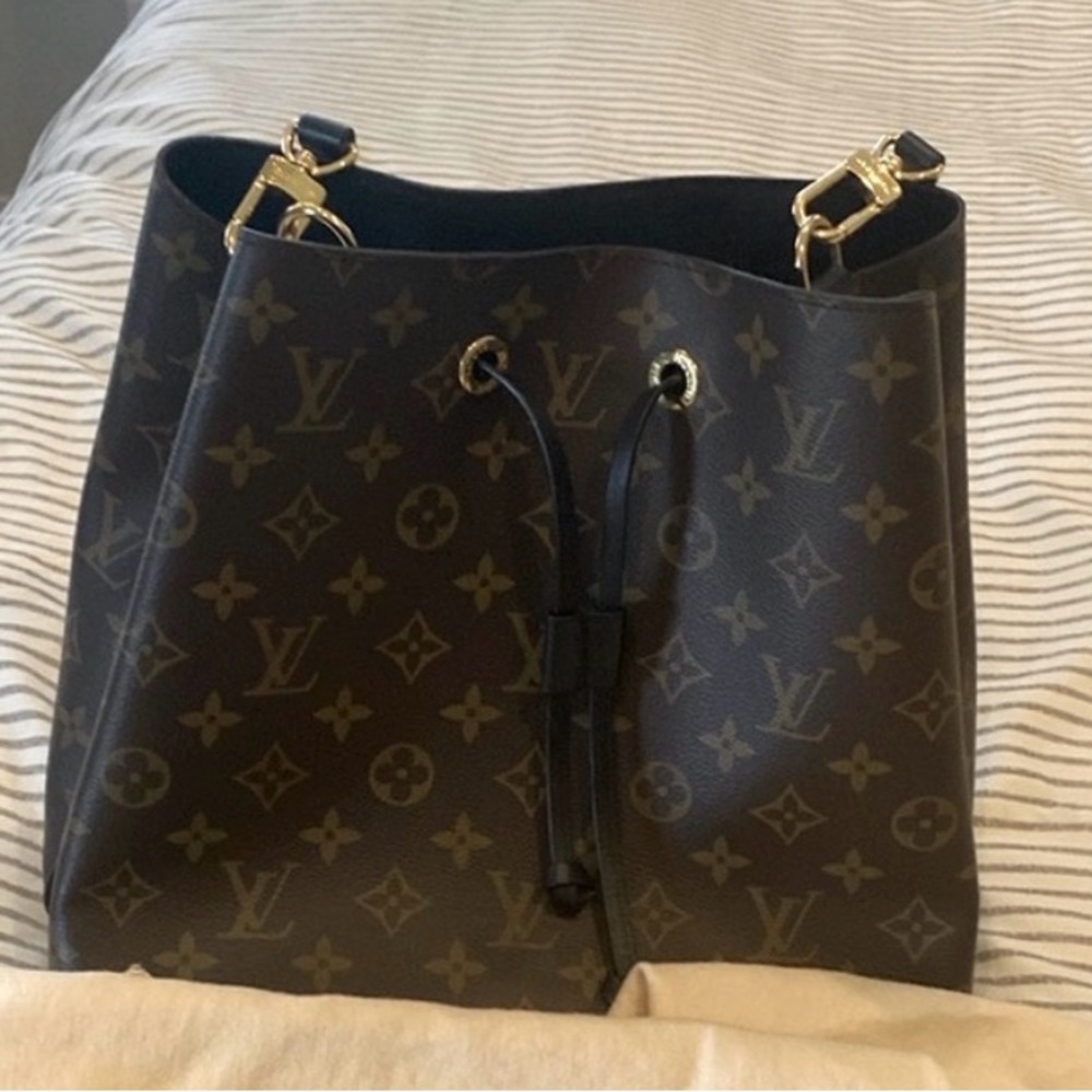 Louis Vuitton NeoNoé Bucket Bag